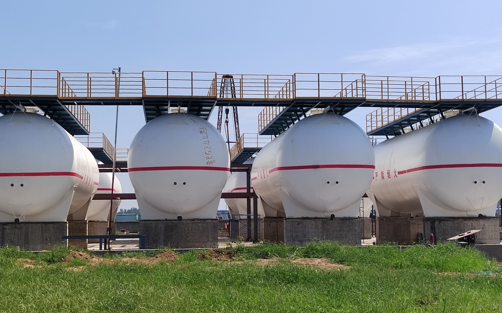 儲(chǔ)罐容器_壓力容器_低溫儲(chǔ)罐_菏澤花王壓力容器